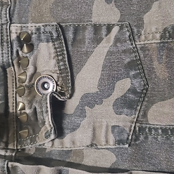 WOMEN'S RUE 21 CAMO TANK TOP VEST JACKET - Picture 2 of 5